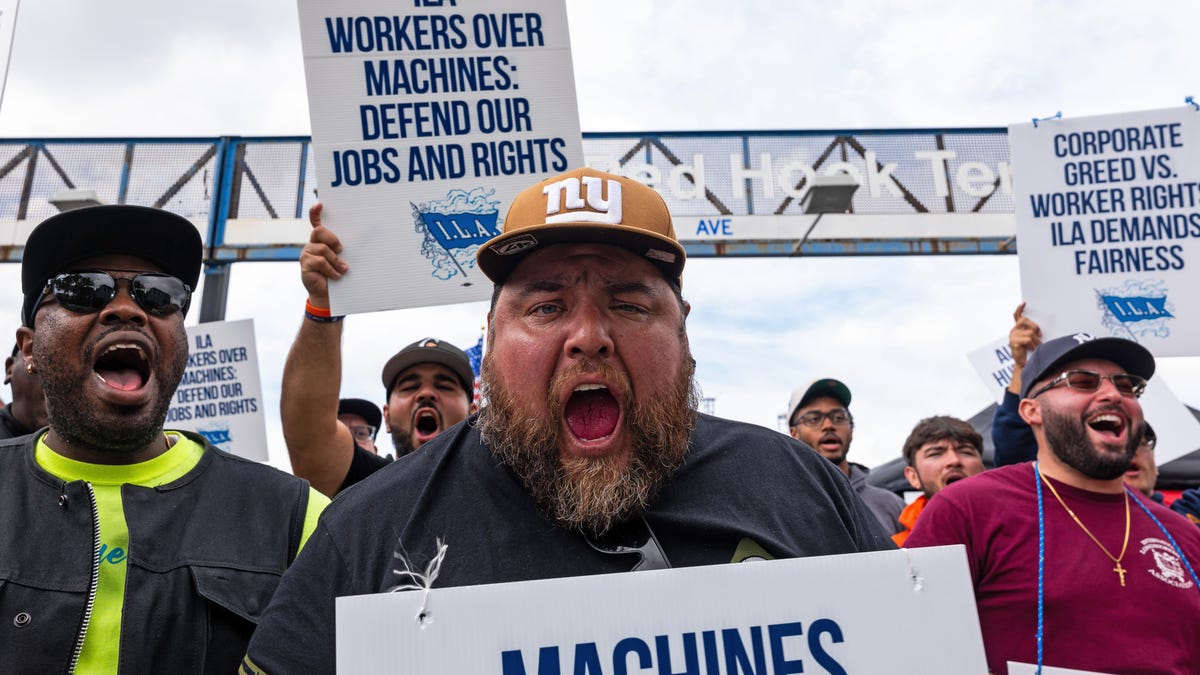 port-strike-negotiations-resume