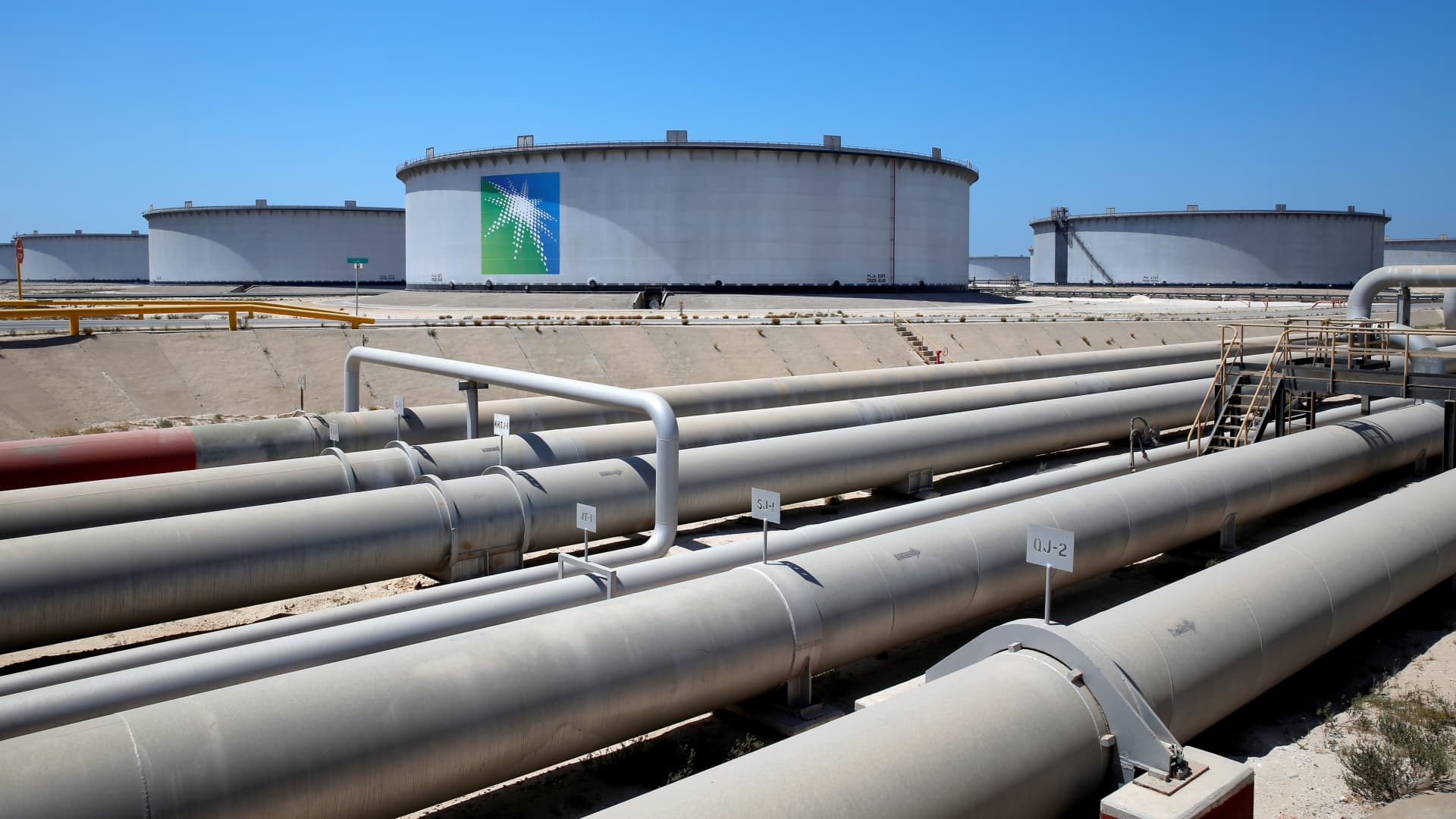 aramco-profit-plunge-global-market
