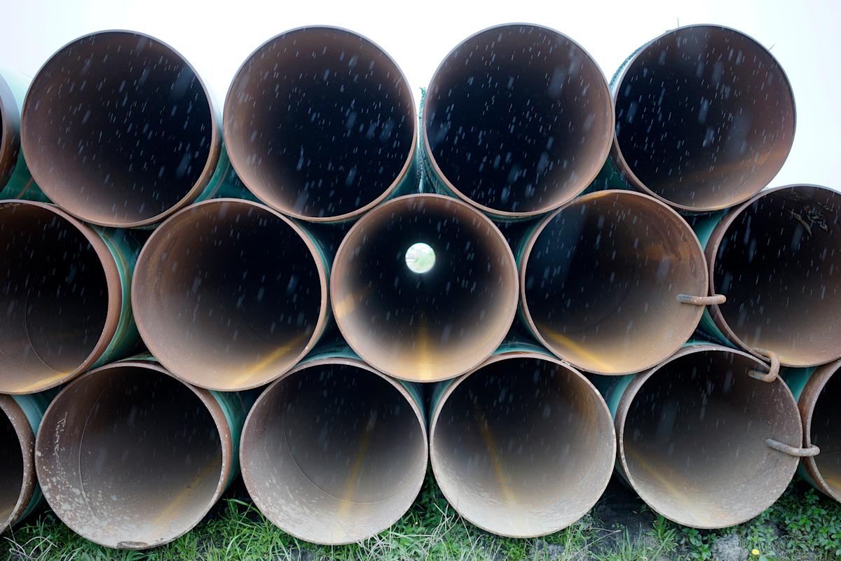 canadas-oil-pipelines-trumps-tariffs