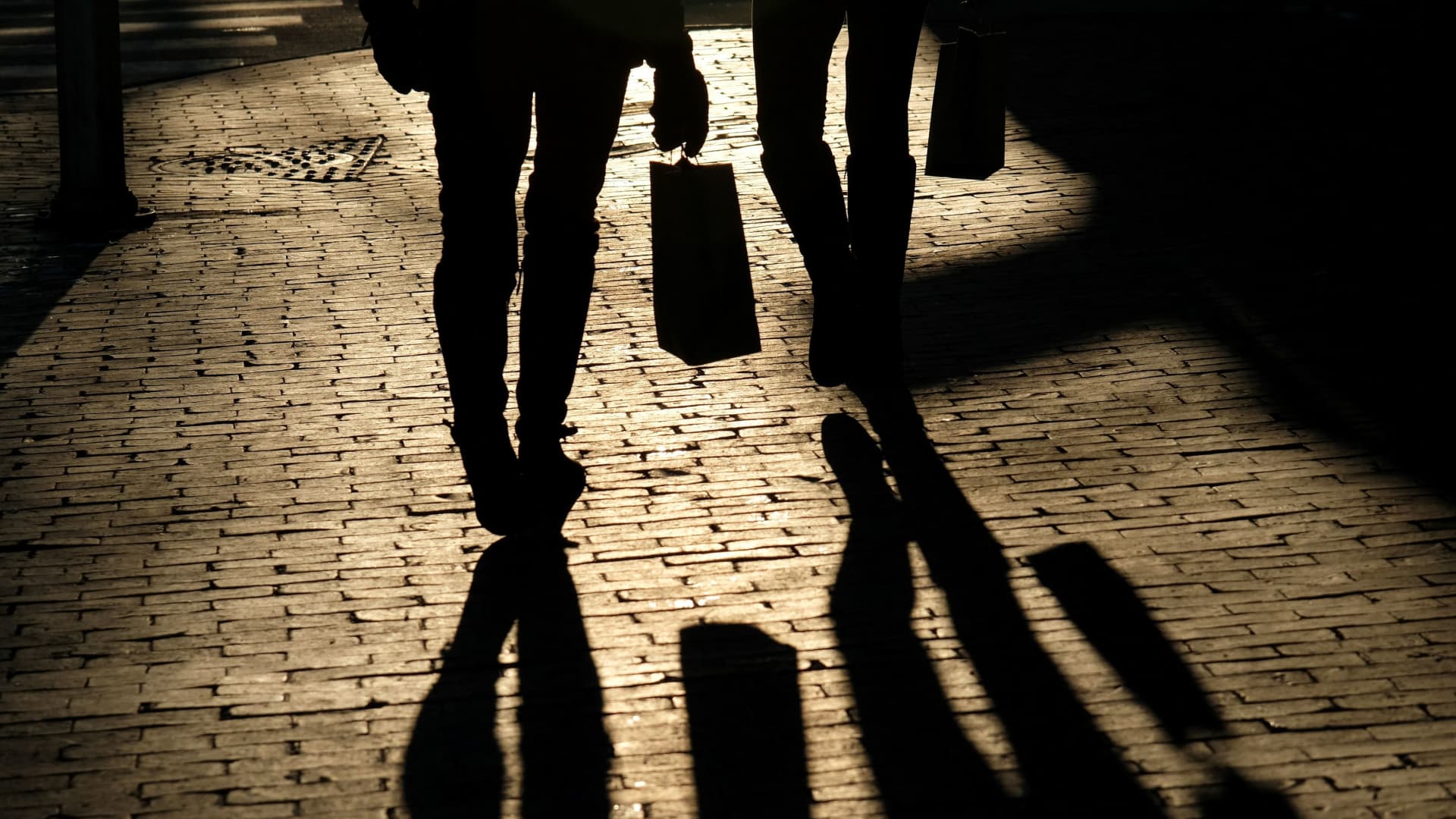 us-consumers-tariffs-inflation-recession