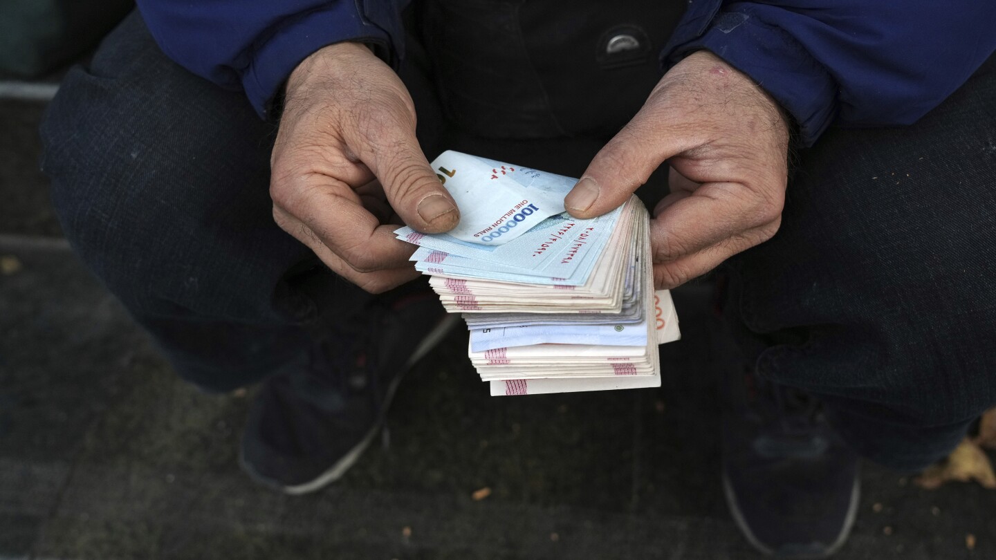 iran-currency-historic-low