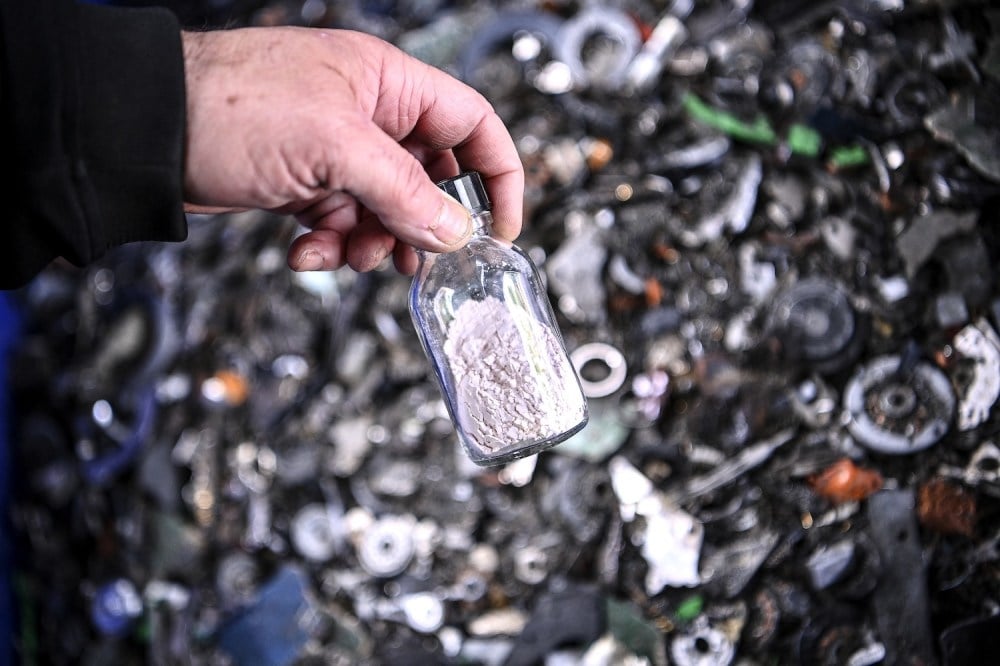 critical-minerals-stockpiling-risks